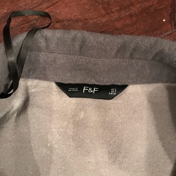 F and F women’s coat - Picture 3 of 3